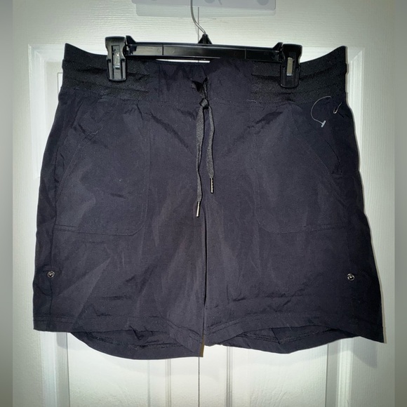 Kyodan Black Activewear shorts. Roll up and snap or leave down. Size L. NWOT - Picture 1 of 9